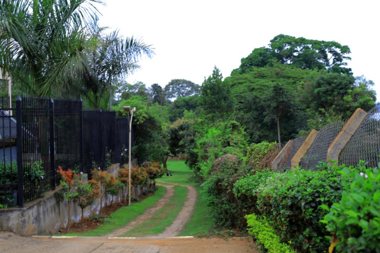 Egg Botanical View Motel Entebbe Exterior photo